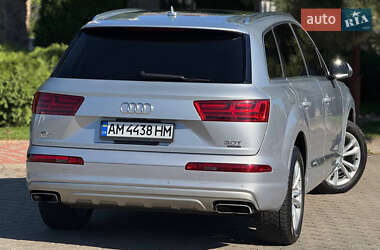 Внедорожник / Кроссовер Audi Q7 2017 в 