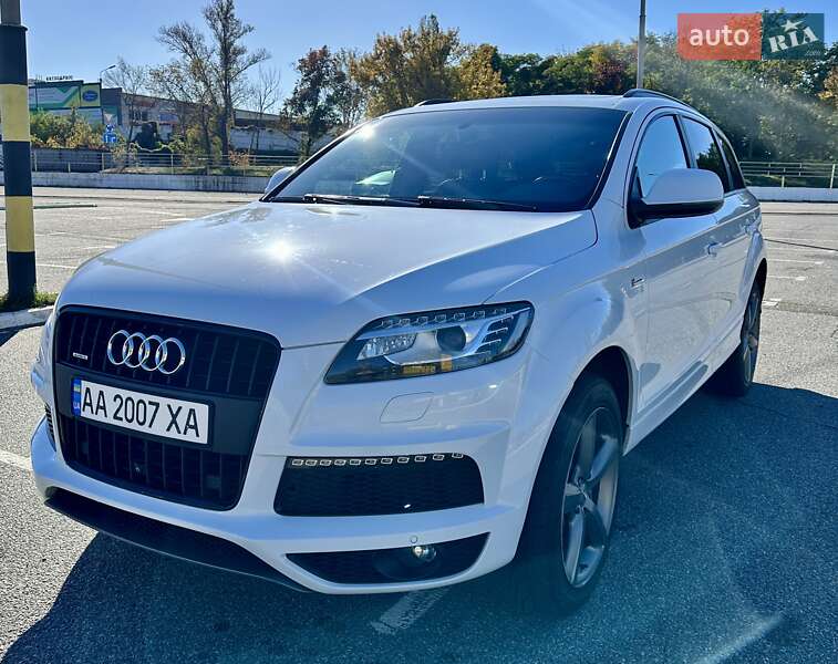 Внедорожник / Кроссовер Audi Q7 2015 в Киеве