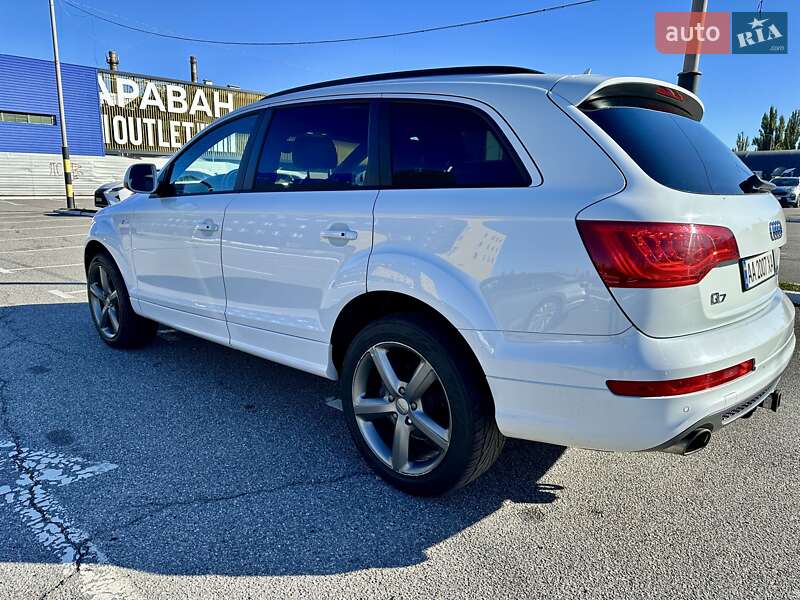 Внедорожник / Кроссовер Audi Q7 2015 в Киеве