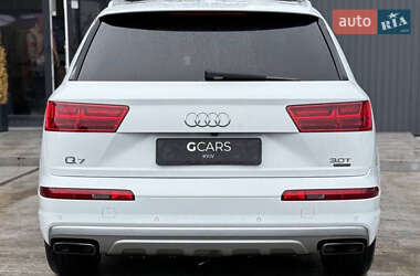 Позашляховик / Кросовер Audi Q7 2016 в 