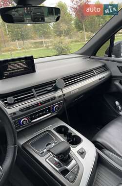 Позашляховик / Кросовер Audi Q7 2017 в  фото 17 Позашляховик / Кросовер Audi Q7 2017 в