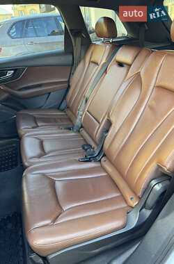 Позашляховик / Кросовер Audi Q7 2017 в 