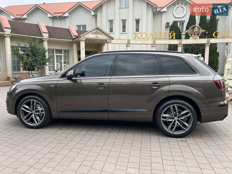 Внедорожник / Кроссовер Audi Q7 2015 в Хмельницком