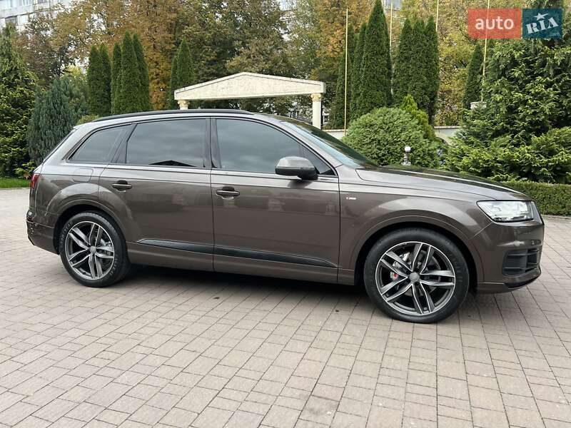 Внедорожник / Кроссовер Audi Q7 2015 в Хмельницком
