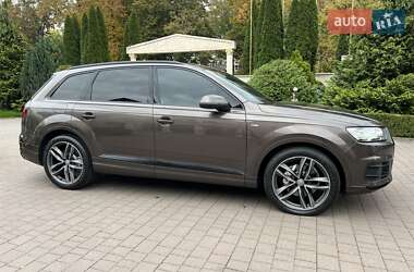 Позашляховик / Кросовер Audi Q7 2015 в 