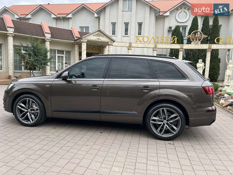 Внедорожник / Кроссовер Audi Q7 2015 в Хмельницком