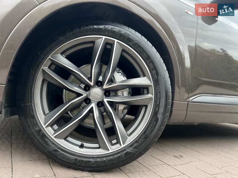 Внедорожник / Кроссовер Audi Q7 2015 в Хмельницком