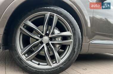 Позашляховик / Кросовер Audi Q7 2015 в 