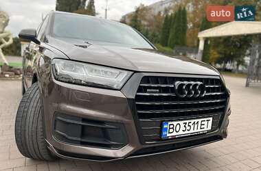 Позашляховик / Кросовер Audi Q7 2015 в 