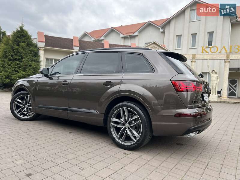 Внедорожник / Кроссовер Audi Q7 2015 в Хмельницком