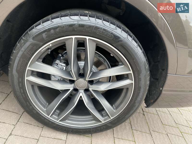 Внедорожник / Кроссовер Audi Q7 2015 в Хмельницком