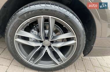 Позашляховик / Кросовер Audi Q7 2015 в 