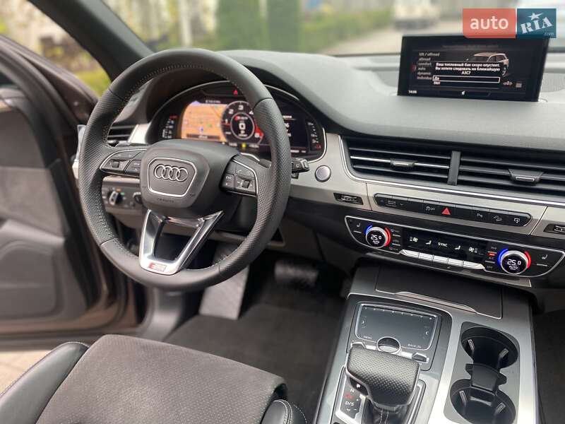 Внедорожник / Кроссовер Audi Q7 2015 в Хмельницком