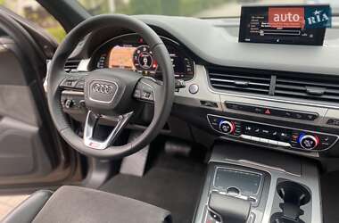 Позашляховик / Кросовер Audi Q7 2015 в 