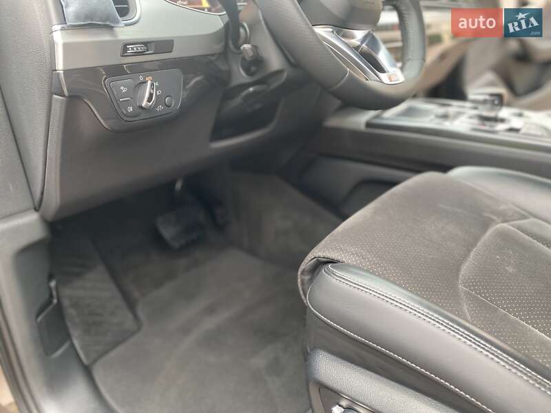 Внедорожник / Кроссовер Audi Q7 2015 в Хмельницком