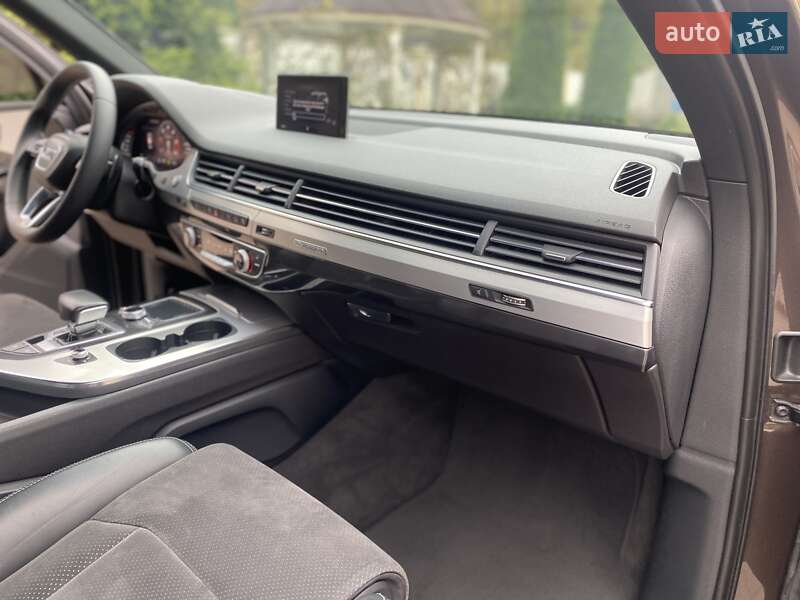Внедорожник / Кроссовер Audi Q7 2015 в Хмельницком