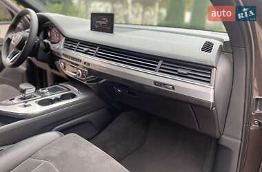Позашляховик / Кросовер Audi Q7 2015 в 