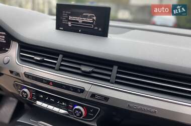 Позашляховик / Кросовер Audi Q7 2015 в 
