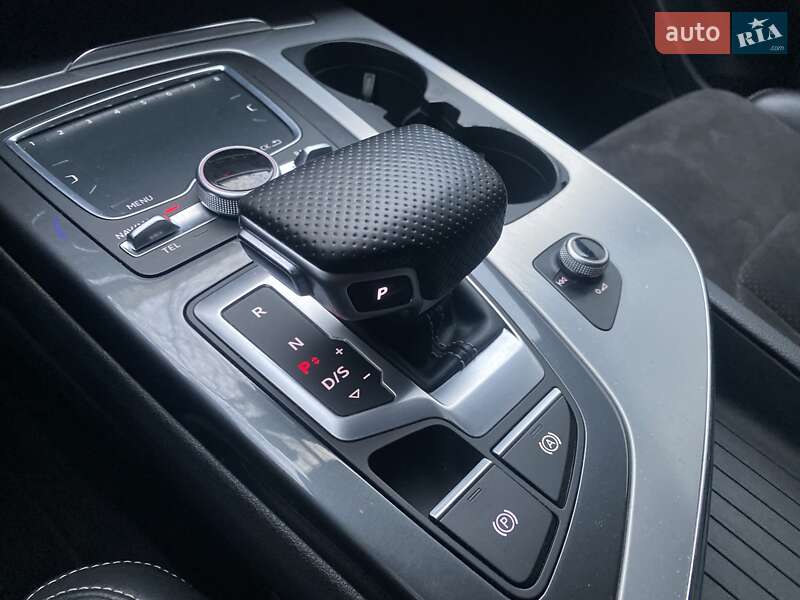 Внедорожник / Кроссовер Audi Q7 2015 в Хмельницком