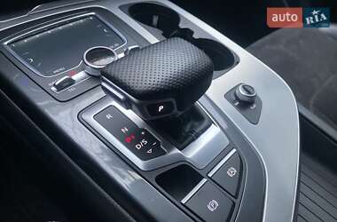 Позашляховик / Кросовер Audi Q7 2015 в 