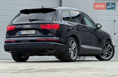 Внедорожник / Кроссовер Audi Q7 2016 в 