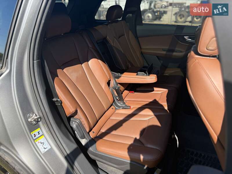 Позашляховик / Кросовер Audi Q7 2016 в Києві