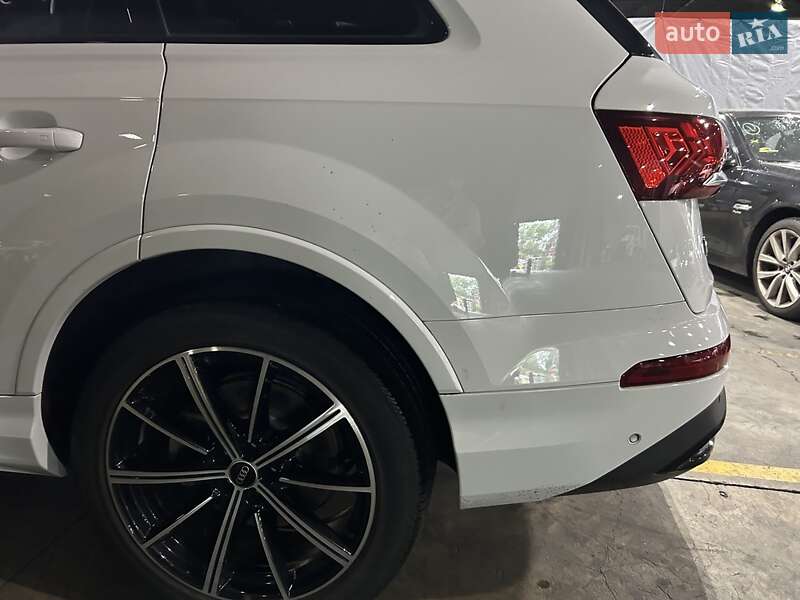 Внедорожник / Кроссовер Audi Q7 2020 в Киеве