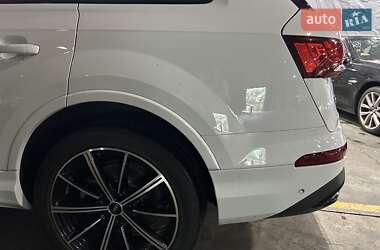 Позашляховик / Кросовер Audi Q7 2020 в 