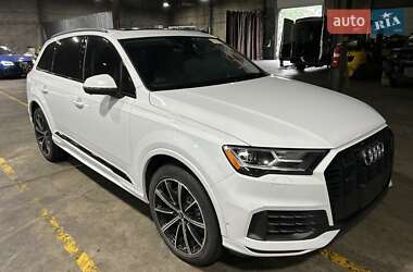 Позашляховик / Кросовер Audi Q7 2020 в 