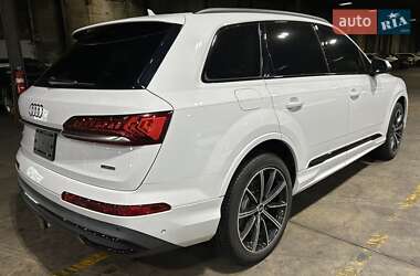 Позашляховик / Кросовер Audi Q7 2020 в 