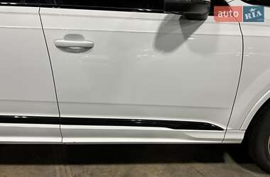 Позашляховик / Кросовер Audi Q7 2020 в 