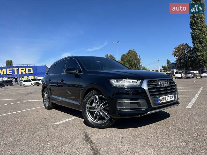 Внедорожник / Кроссовер Audi Q7 2016 в 