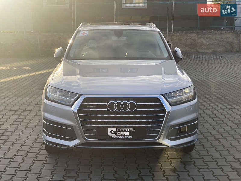 Позашляховик / Кросовер Audi Q7 2015 в Луцьку