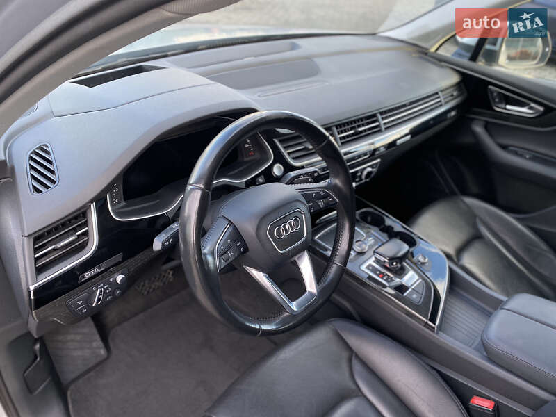 Позашляховик / Кросовер Audi Q7 2015 в Луцьку