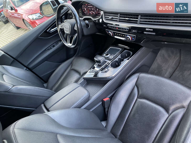 Позашляховик / Кросовер Audi Q7 2015 в Луцьку