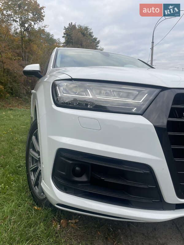 Позашляховик / Кросовер Audi Q7 2018 в Києві