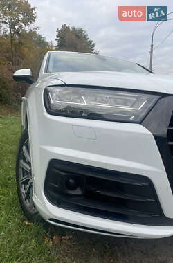 Внедорожник / Кроссовер Audi Q7 2018 в 