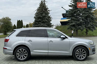 Позашляховик / Кросовер Audi Q7 2019 в 