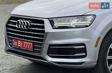 Позашляховик / Кросовер Audi Q7 2019 в 