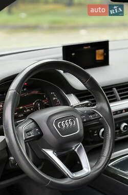 Позашляховик / Кросовер Audi Q7 2019 в 