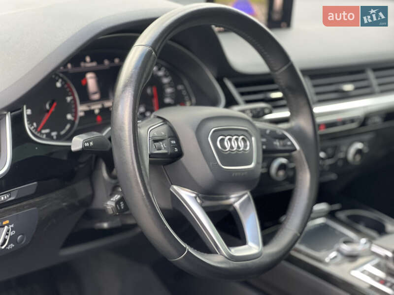 Внедорожник / Кроссовер Audi Q7 2015 в Стрые