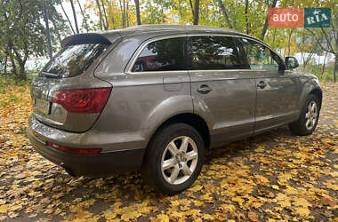 Позашляховик / Кросовер Audi Q7 2011 в 