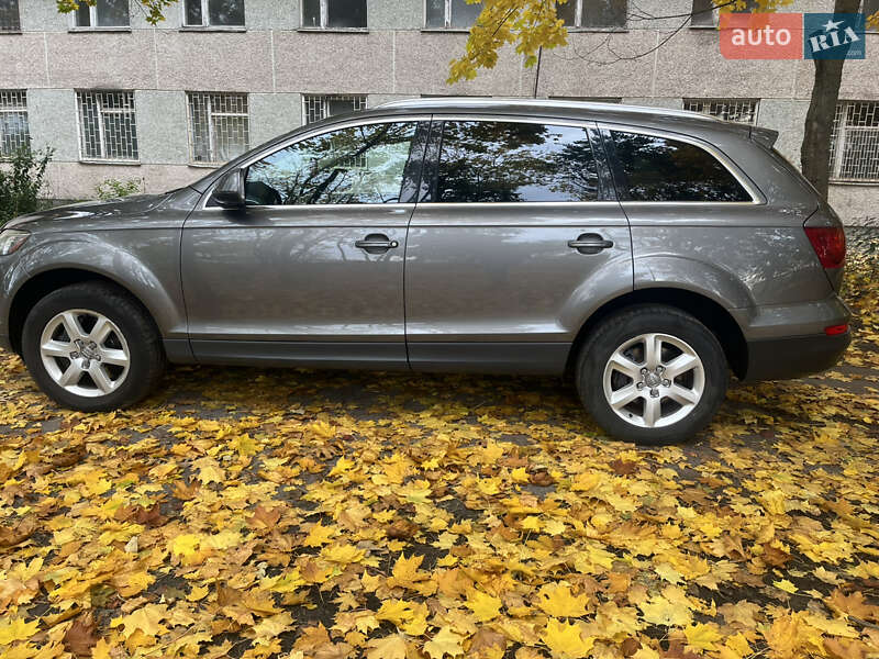 Внедорожник / Кроссовер Audi Q7 2011 в Нетешине