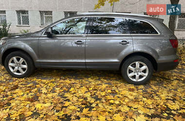 Позашляховик / Кросовер Audi Q7 2011 в 
