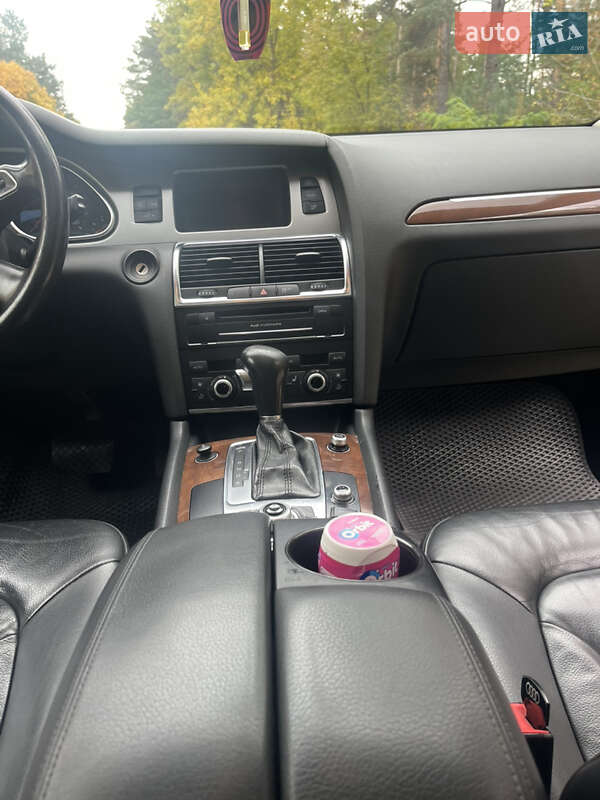 Внедорожник / Кроссовер Audi Q7 2011 в Нетешине