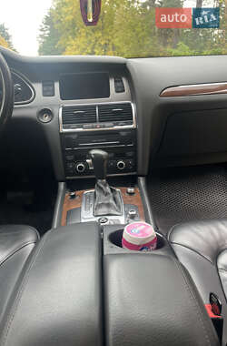 Позашляховик / Кросовер Audi Q7 2011 в 
