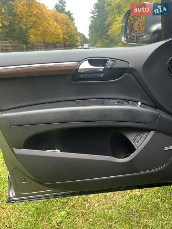 Внедорожник / Кроссовер Audi Q7 2011 в Нетешине