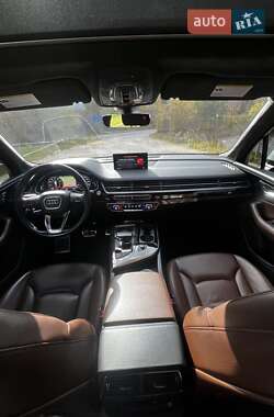 Внедорожник / Кроссовер Audi Q7 2017 в 