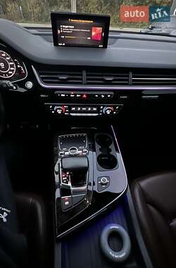 Внедорожник / Кроссовер Audi Q7 2017 в 