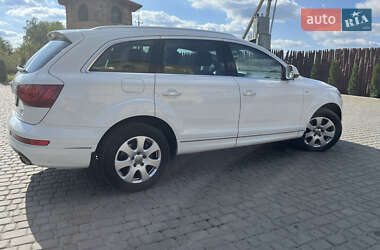 Позашляховик / Кросовер Audi Q7 2013 в 